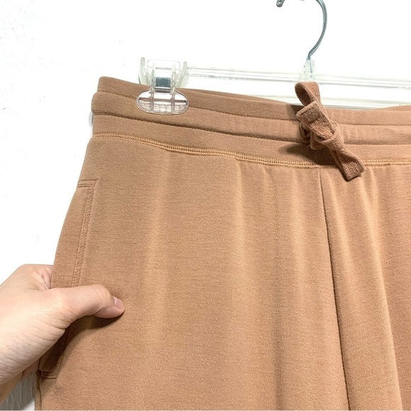 Fabletics Luxe Terry Jogger Driftscape Tan Clay Sweatpants High Rise size Medium - Picture 5 of 9